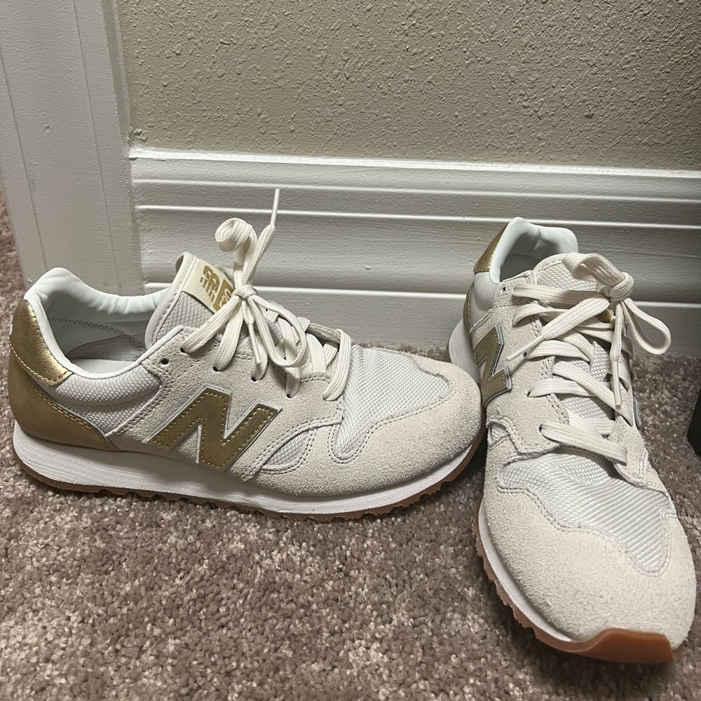 Women’s Jcrew New Balance 520 Shoes Size 7